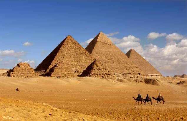 CLASSIC - NILE EXPLORER 10 DAYS Starting in Cairo, visit the famous Pyramids, marvel at the Sphinx and explore the incredible tombs and temples with your private tour guide.