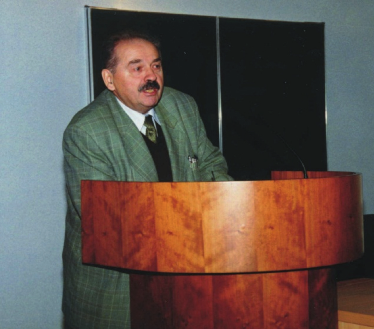 Plenary lectures We dedicate the plenary session and lectures to Professor Janusz B.