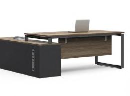 DESK - SQUARE Operative L-shaped desk.