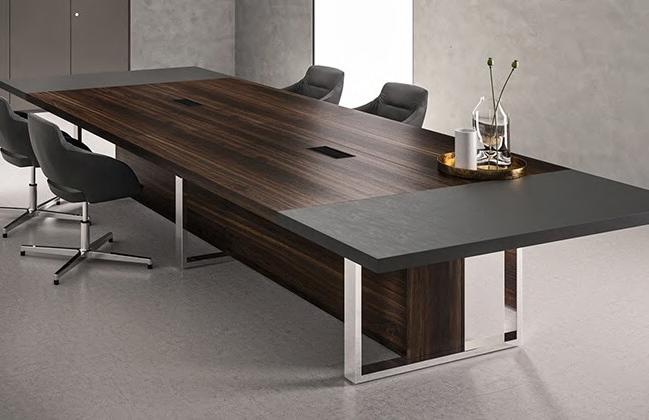 Board Meetings meeting tables adapt to the needs of those whose role is to make decisions.