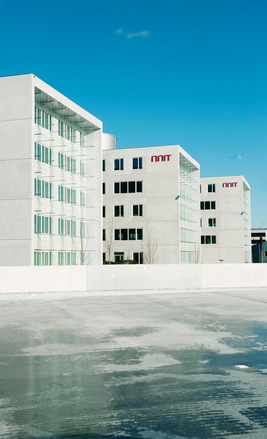 Kort fortalt NNIT er en af Danmarks fire største leverandører af it-services Fokusområder: It-rådgivning, udvikling, implementering og drift til life sciences, finanssektoren, det offentlige og andre