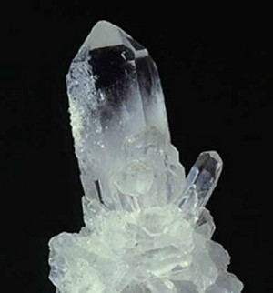 STATION 2: Quartz Quartz is the most common mineral on Earth. It has a hardness of 7 on the Mohs Hardness Scale. Since it s hardness is 7, it will not leave a streak on a streak plate.