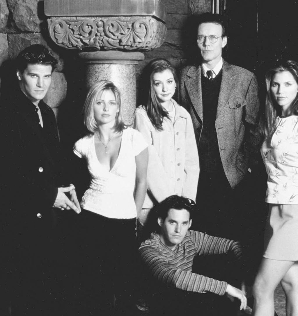 40 Buffy the Vampire Slayer Some members of the cast of the television series Buffy the Vampire Slayer, from left: David Boreanaz (Angel), Sarah Michelle Gellar (Buffy), Alyson Hannigan (Willow),