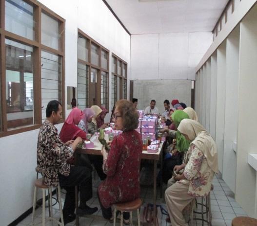 Figure 5. Coaching and counseling GMP by MP3EI research team, and consulting the problem of GMP application in the home industri of growol, Kalirejo community. 3.