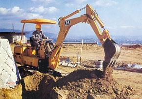 At the construction sites of large public works projects, which were at the peak of their golden age, large machinery such as bulldozers were already busy at work.