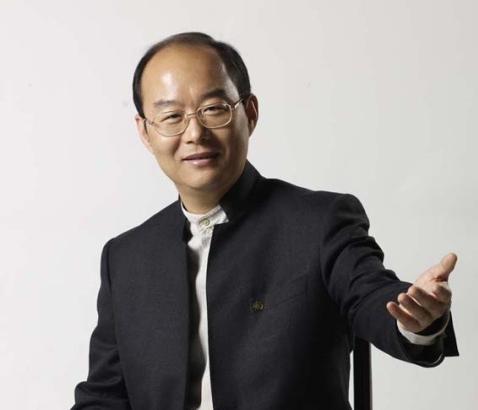 Liu Donghua 刘东华 Founder and Standing Vice Chairman, China Entrepreneur Club (CEC) Founder and Chief Guideline Officer, Zhisland Liu Donghua is the former President of China Entrepreneur Magazine and