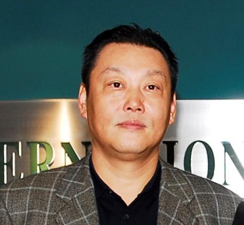 Liu Jun 刘君 Chairman, Eagle International Group Holdings (South Africa) Liu Jun is a pioneer of Chinese investment in Africa.