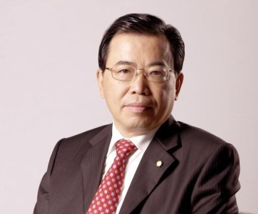Thomson Li 李东生 Chairman of the Board & CEO, TCL Corporation Thomson Dongsheng Li is the Chairman, CEO and founder of TCL Corporation. He is one of the most recognized business leaders in China.