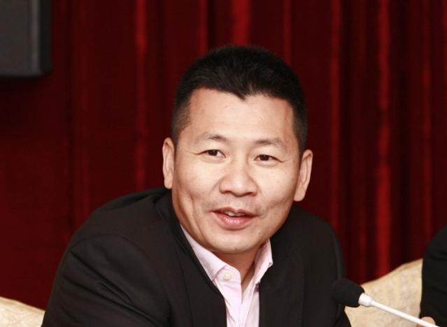 Zhou Chengjian 周成建 Chairman, Metersbonwe Fashion & Accessories Co., Ltd. Mr. Zhou set foot in the fashion industry in 1983.