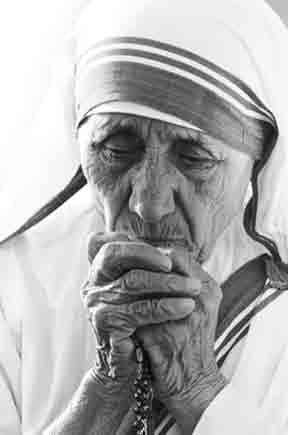 56 #1904 28 NëNtor - 3 Dhjetor, 2009 gëzuar 28 nëntori Nënë Tereza, Shqiptarja që i përket gjithë botës Nga Redin Hafizi Michigan Kur kryeministri Shqiptar Sali Berisha deklaroi se do të dialogonte