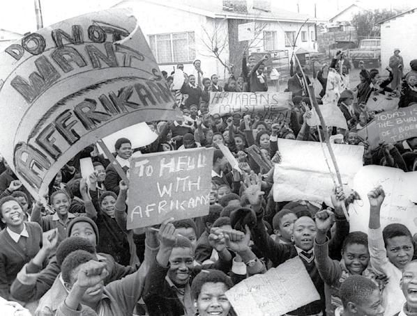 Women s role in the 1976 Soweto Revolt and mounting pressure on the Apartheid state t he 1976 Soweto riots ushered in an era of increased confrontation between the State and political organisations
